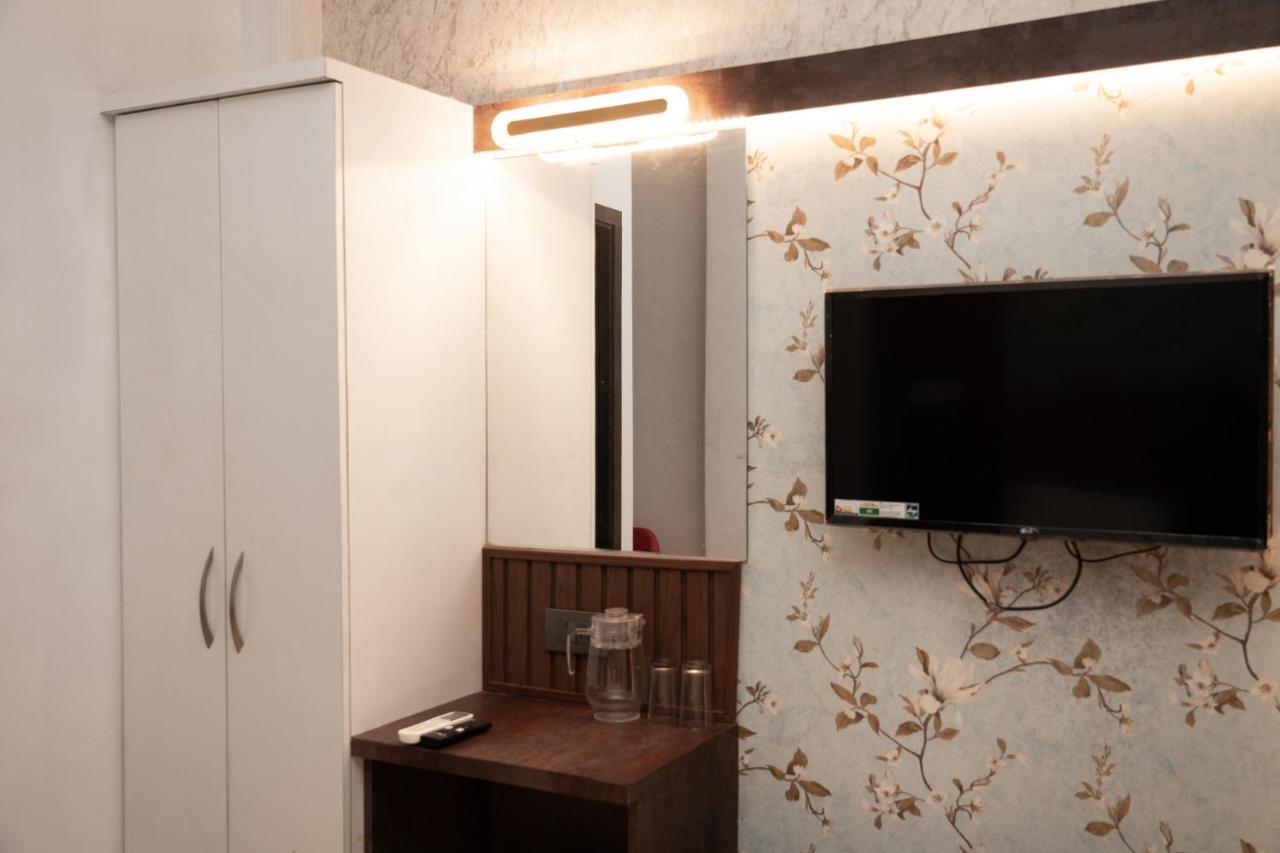 Hotel Holy Land Varanasi Esterno foto