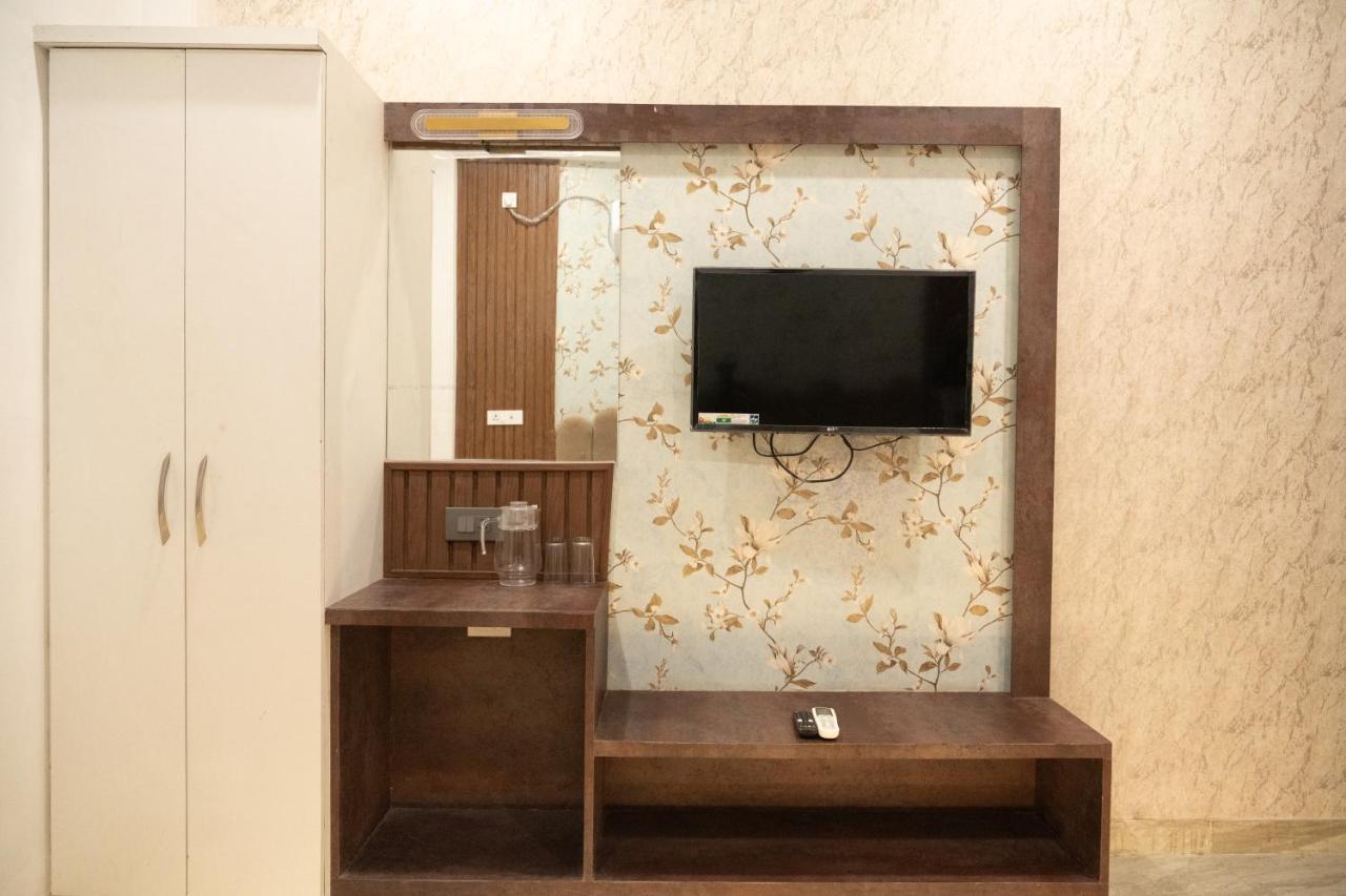 Hotel Holy Land Varanasi Esterno foto